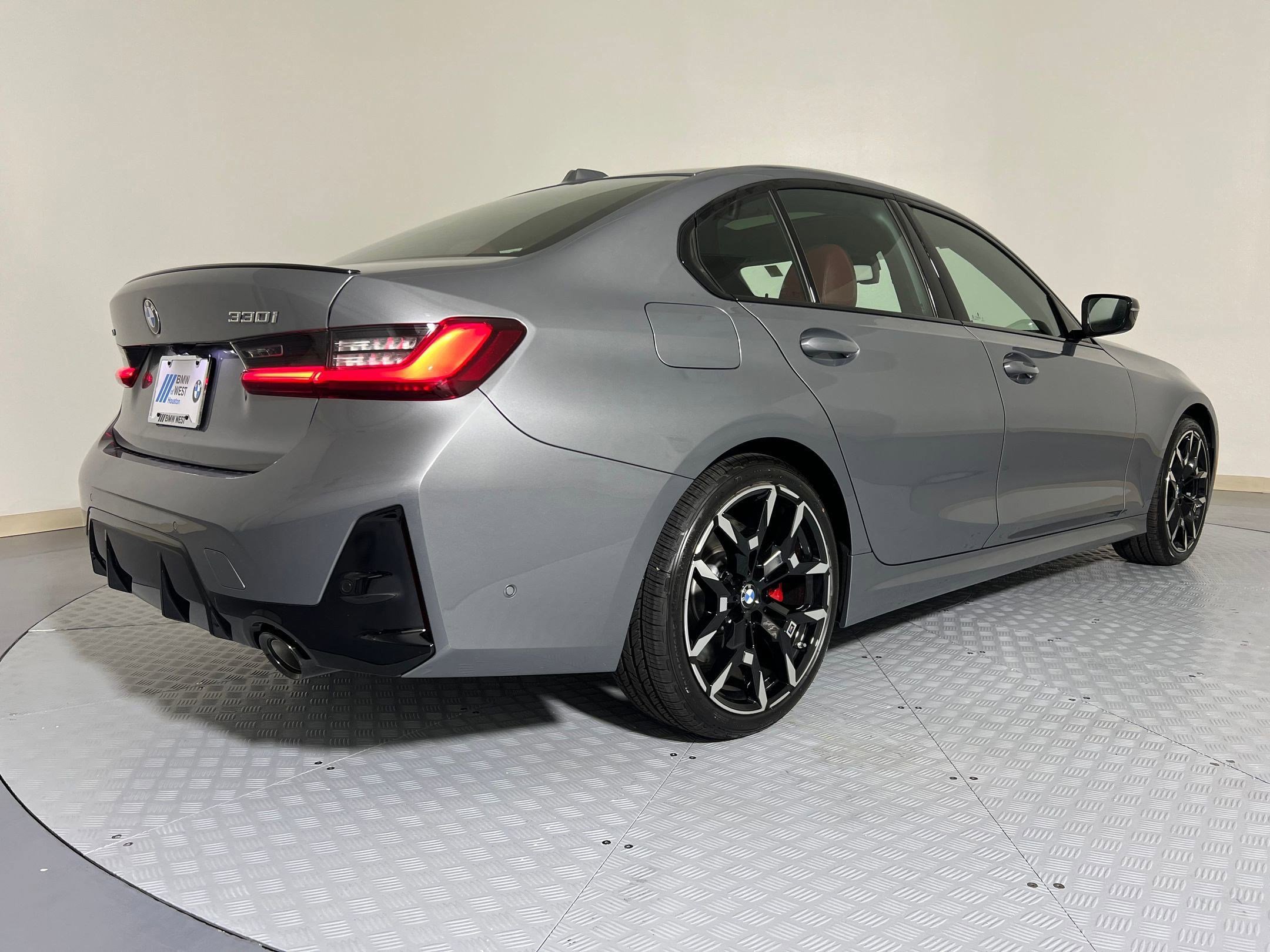 Used 2025 BMW 330i xDrive Sedan w/ M Sport Package AWD/4WD image 8