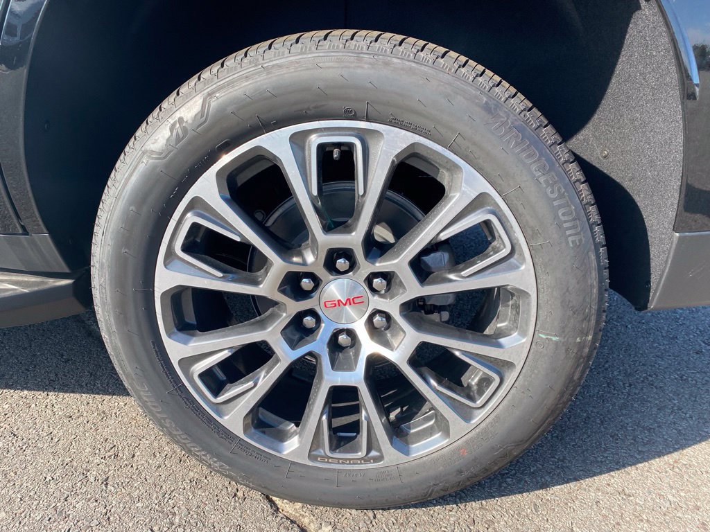 New 2026 GMC Yukon Denali w/ Advanced Technology Package AWD/4WD image 13