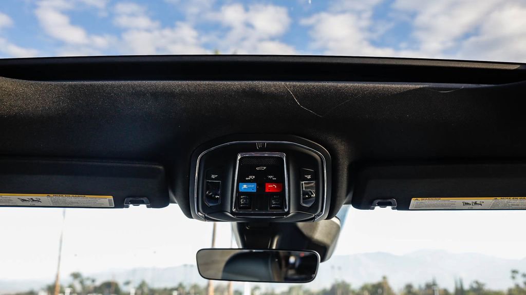 New 2025 Jeep Grand Cherokee L Altitude image 17