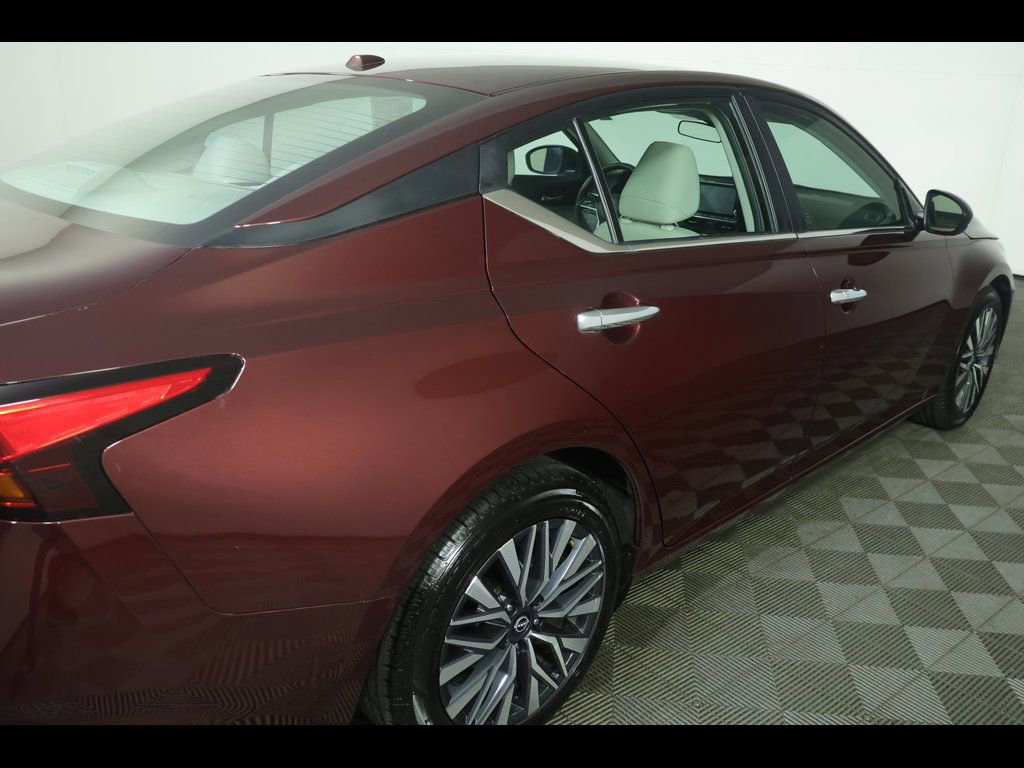 Used 2025 Nissan Altima 2.5 SV image 17