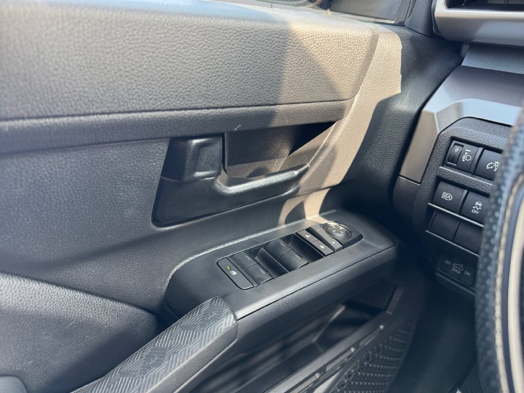Certified 2025 Toyota Tacoma SR5 AWD/4WD image 11