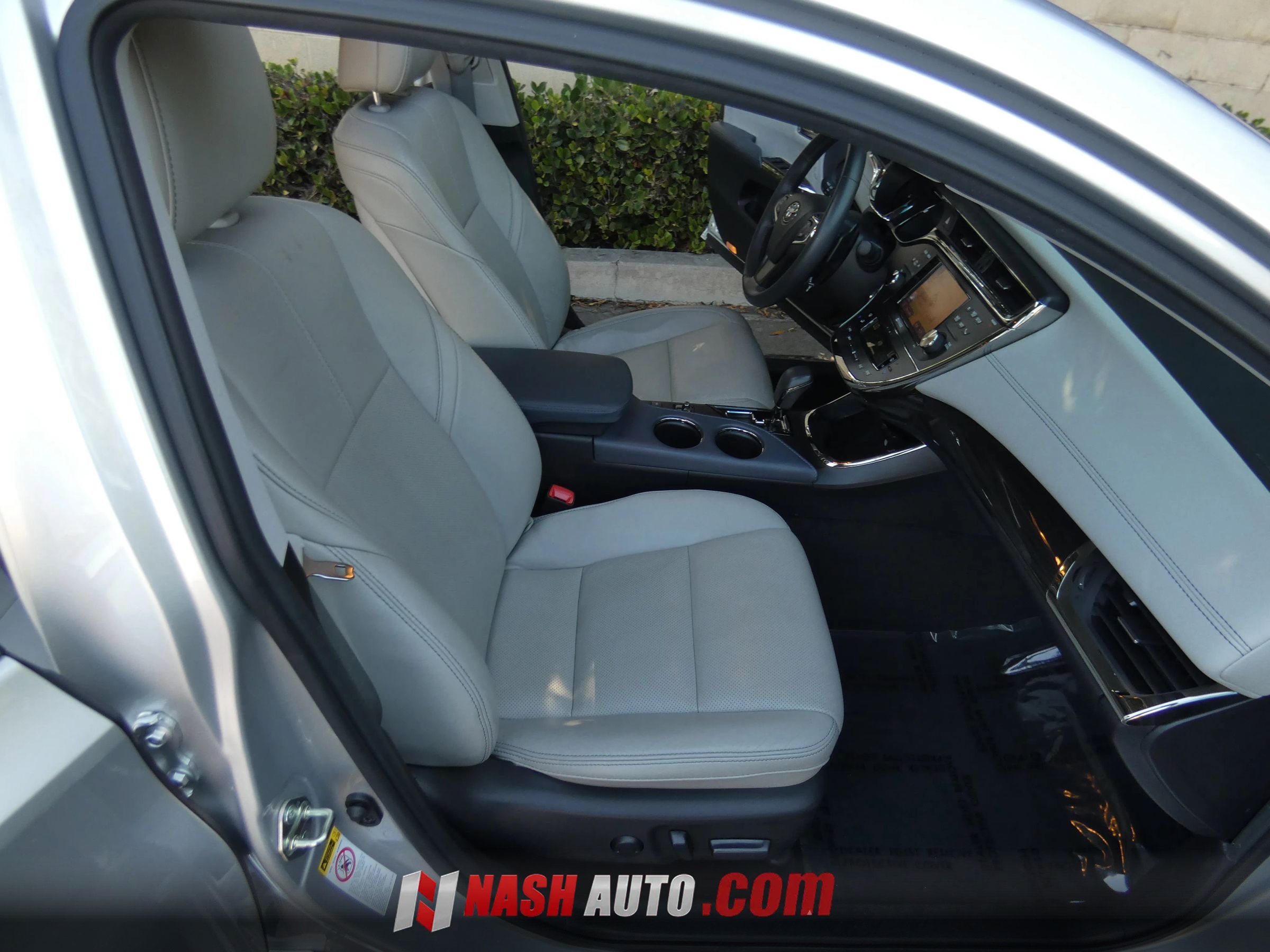 Used 2014 Toyota Avalon Limited FWD image 26