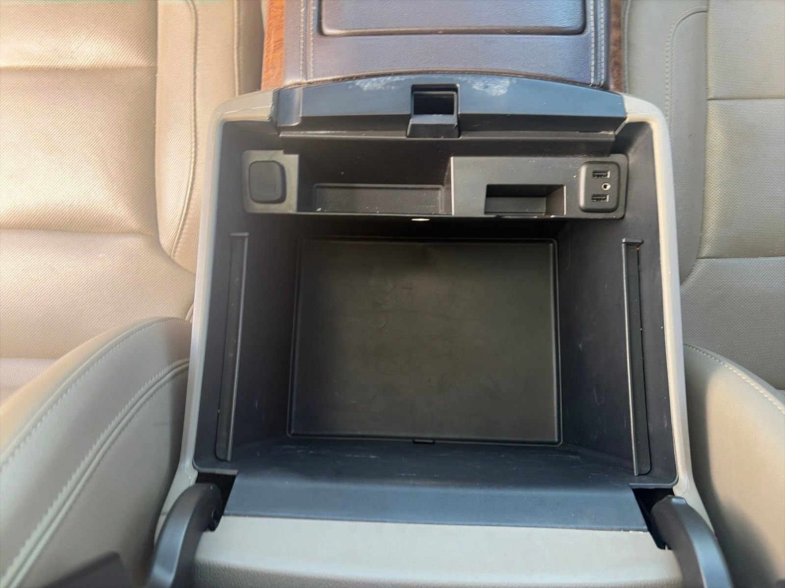Used 2019 Chevrolet Tahoe Premier AWD/4WD image 25