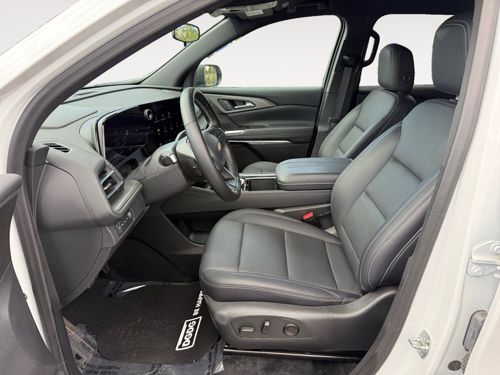 Used 2025 Chevrolet Traverse LT AWD/4WD image 10