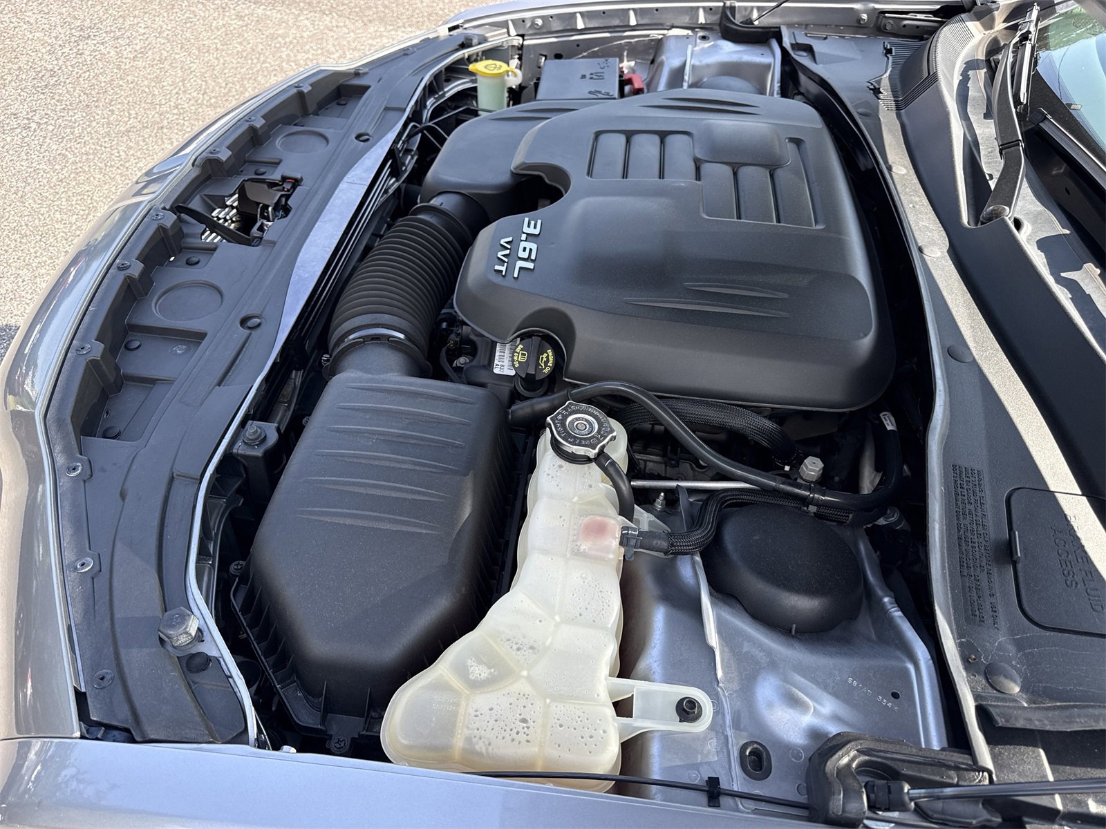 Used 2018 Chrysler 300 Limited w/ Safetytec Plus Group image 34