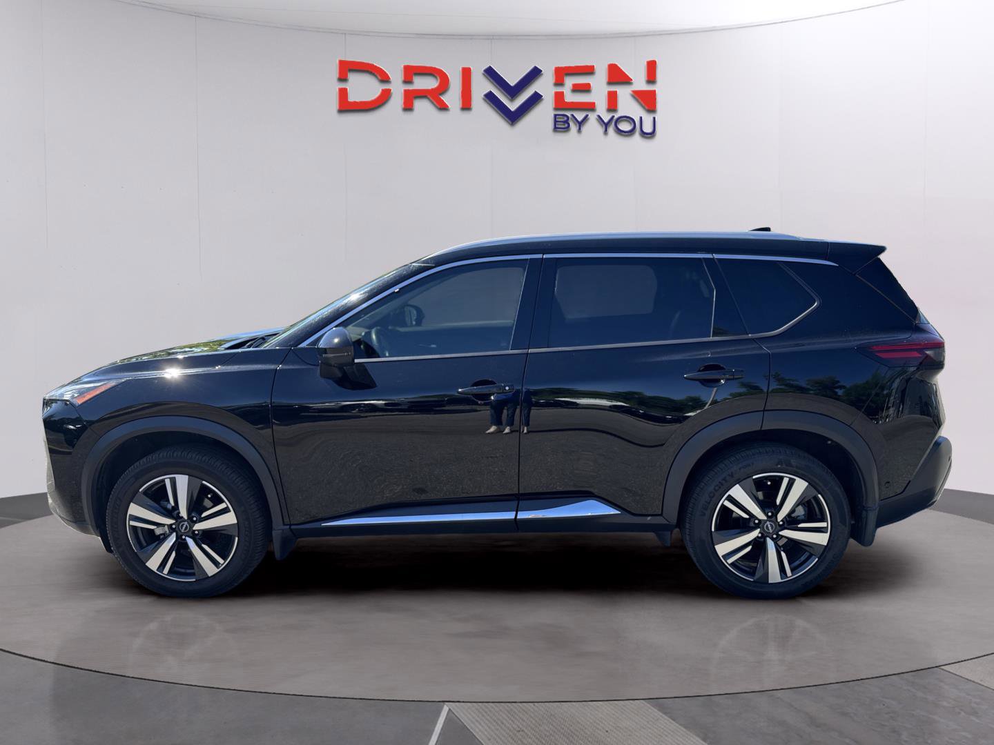 Used 2023 Nissan Rogue SL w/ SL Premium Package FWD image 2