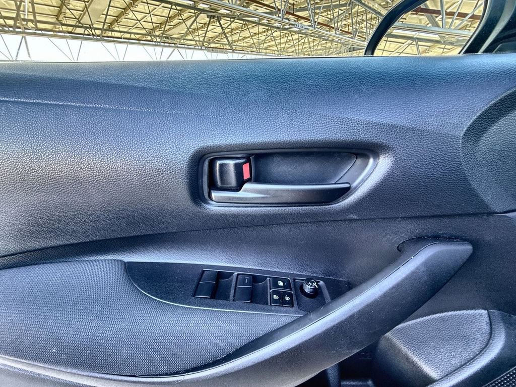 Used 2025 Toyota Corolla LE FWD image 13
