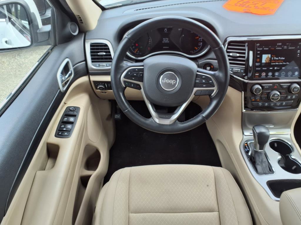 Used 2022 Jeep Grand Cherokee Laredo E AWD/4WD image 15