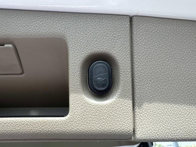 Used 2018 GMC Yukon SLT w/ Open Road Package image 15