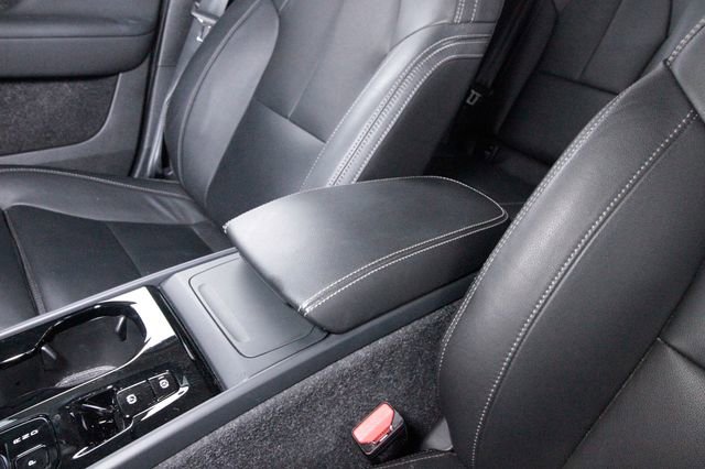 Certified 2025 Volvo XC40 B5 Core w/ Climate Package AWD/4WD image 12
