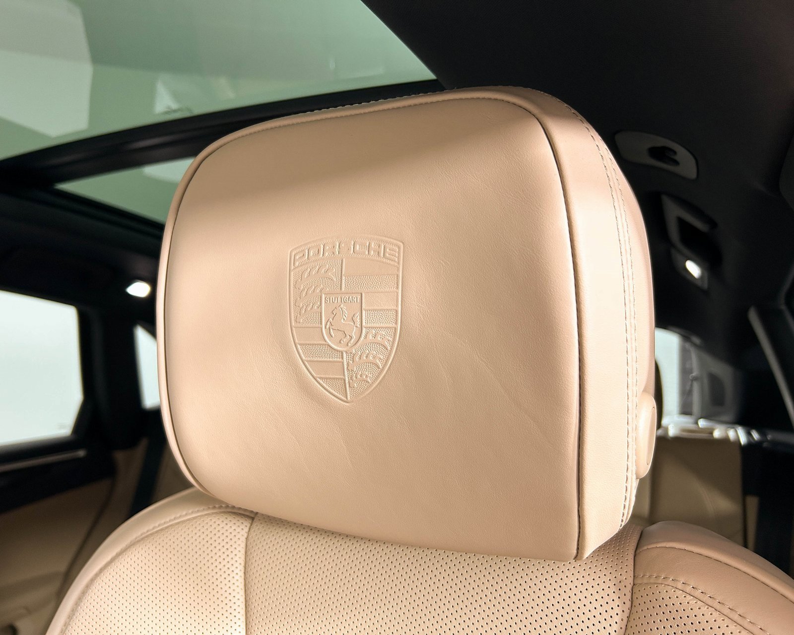 Used 2024 Porsche Macan image 16
