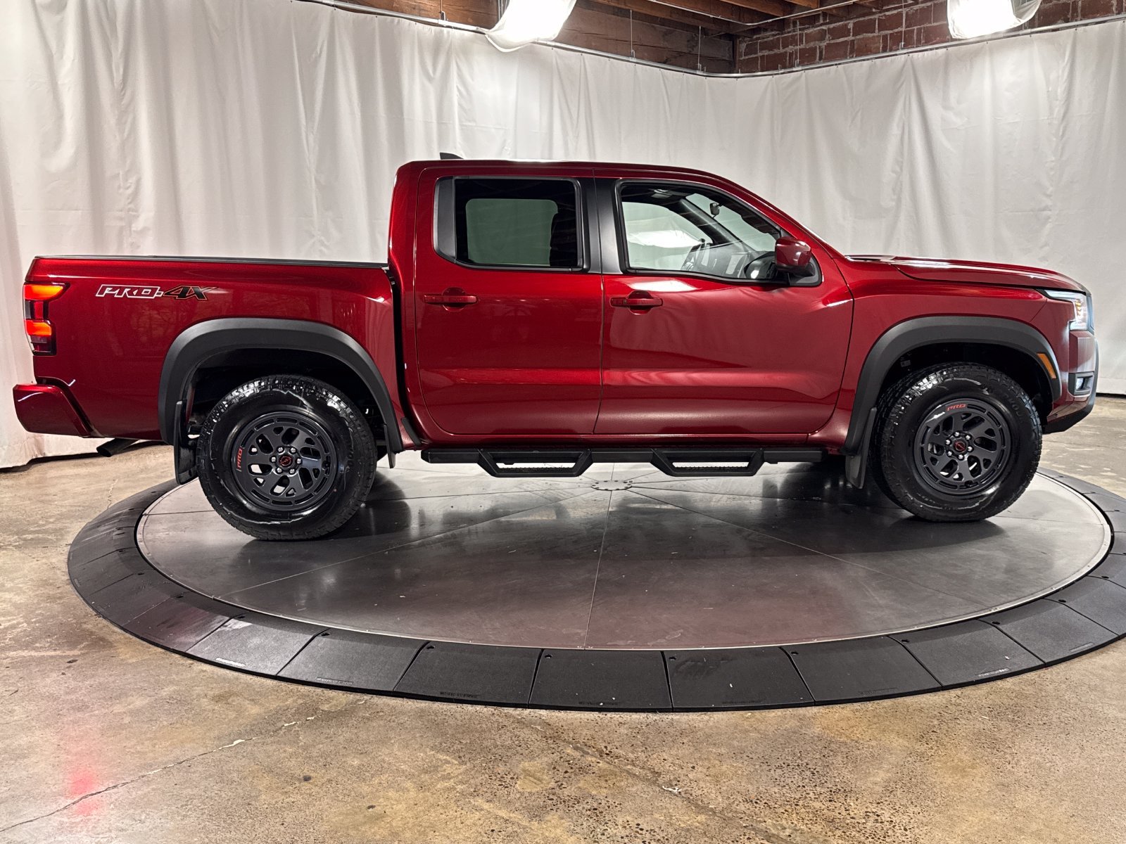 Used 2025 Nissan Frontier PRO-4X w/ Tow Package AWD/4WD image 6