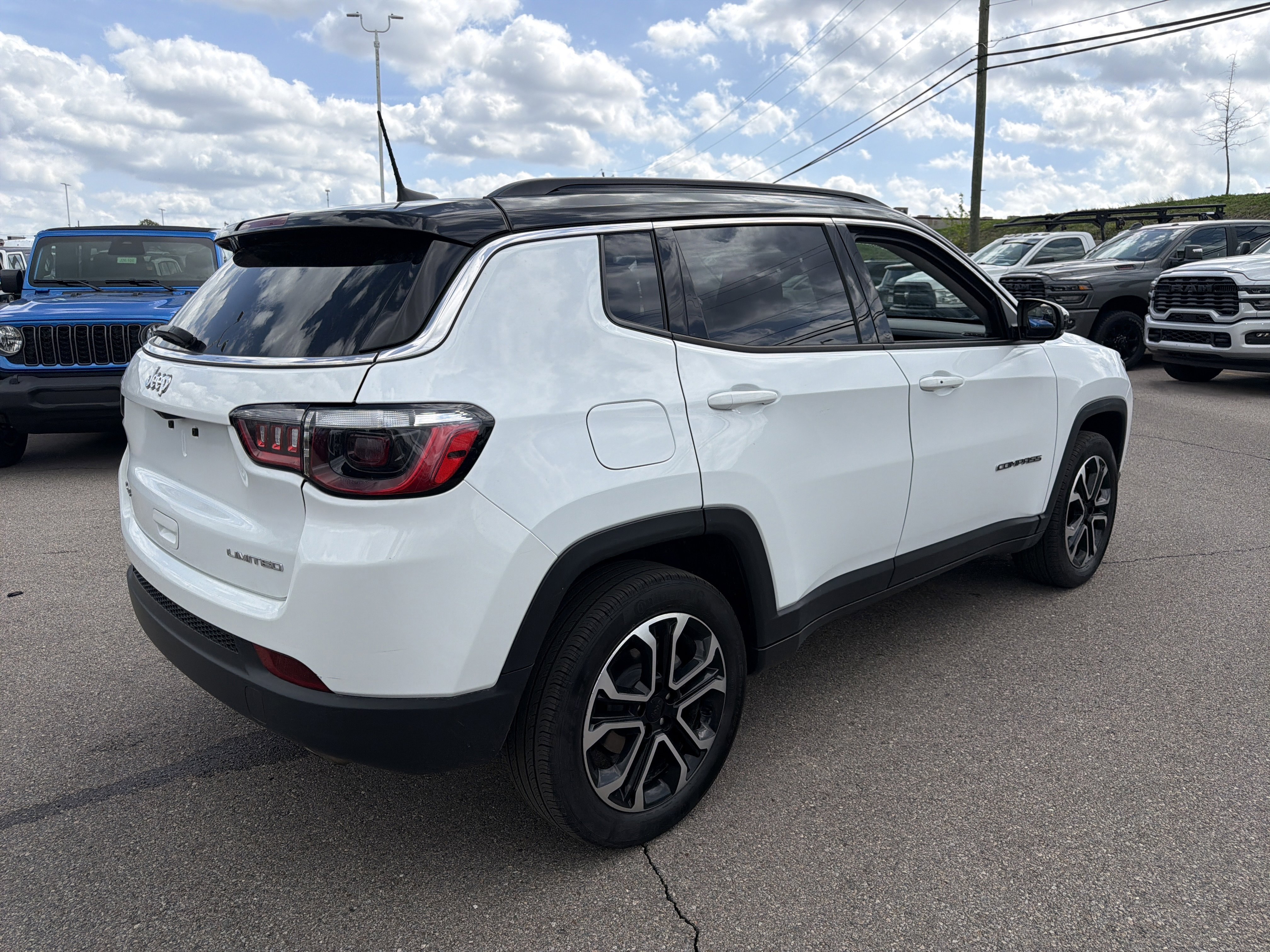 Used 2022 Jeep Compass Limited image 13