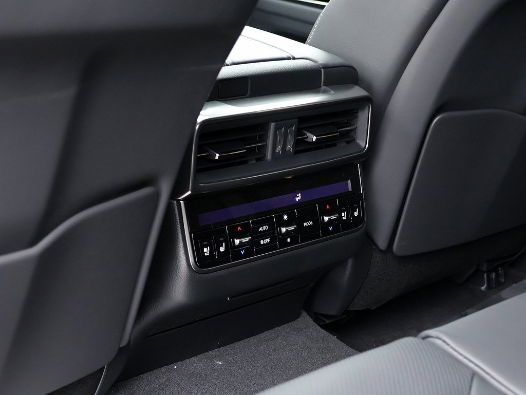 New 2026 Lexus LX 600 4WD w/ Premium Package image 15