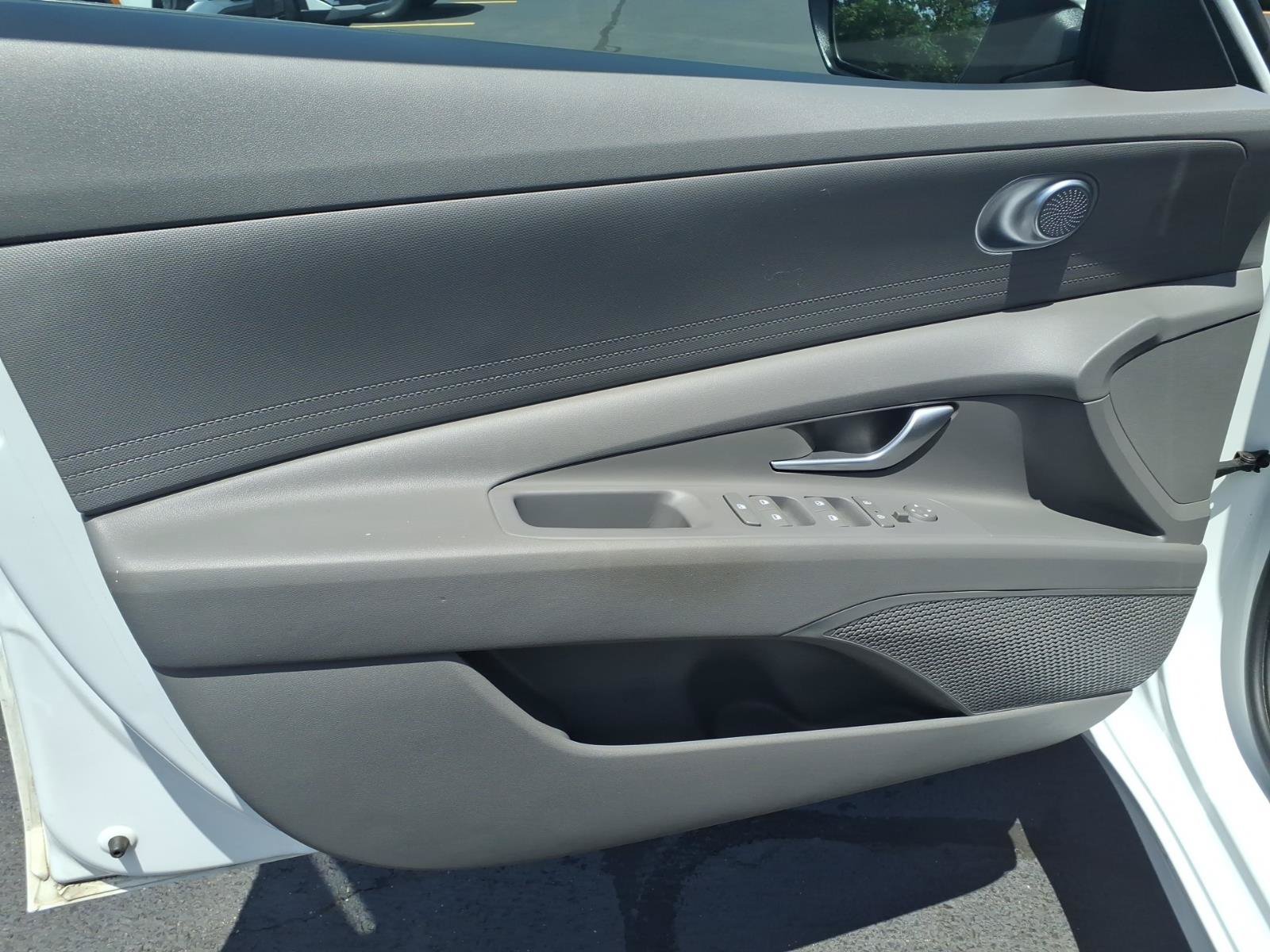 Certified 2022 Hyundai Elantra SEL w/ Preferred Accessory Package FWD image 22