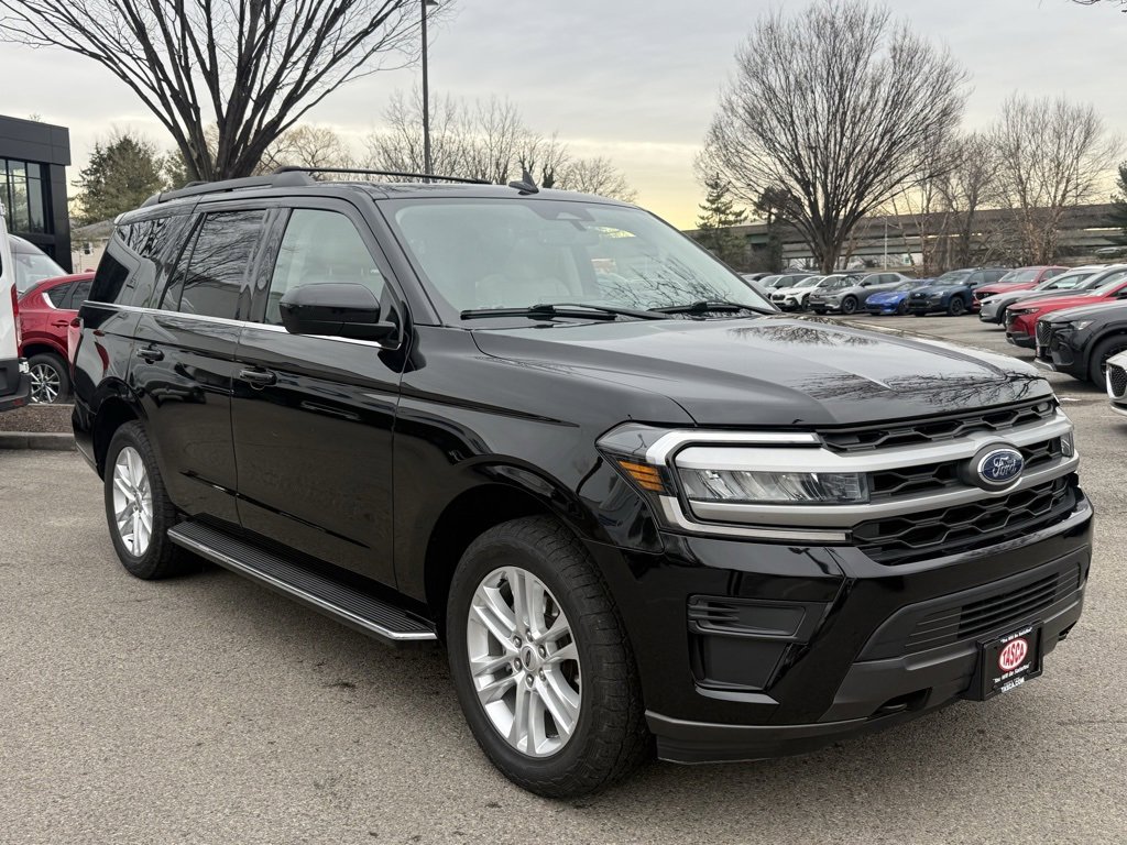 Used 2022 Ford Expedition XLT image 4
