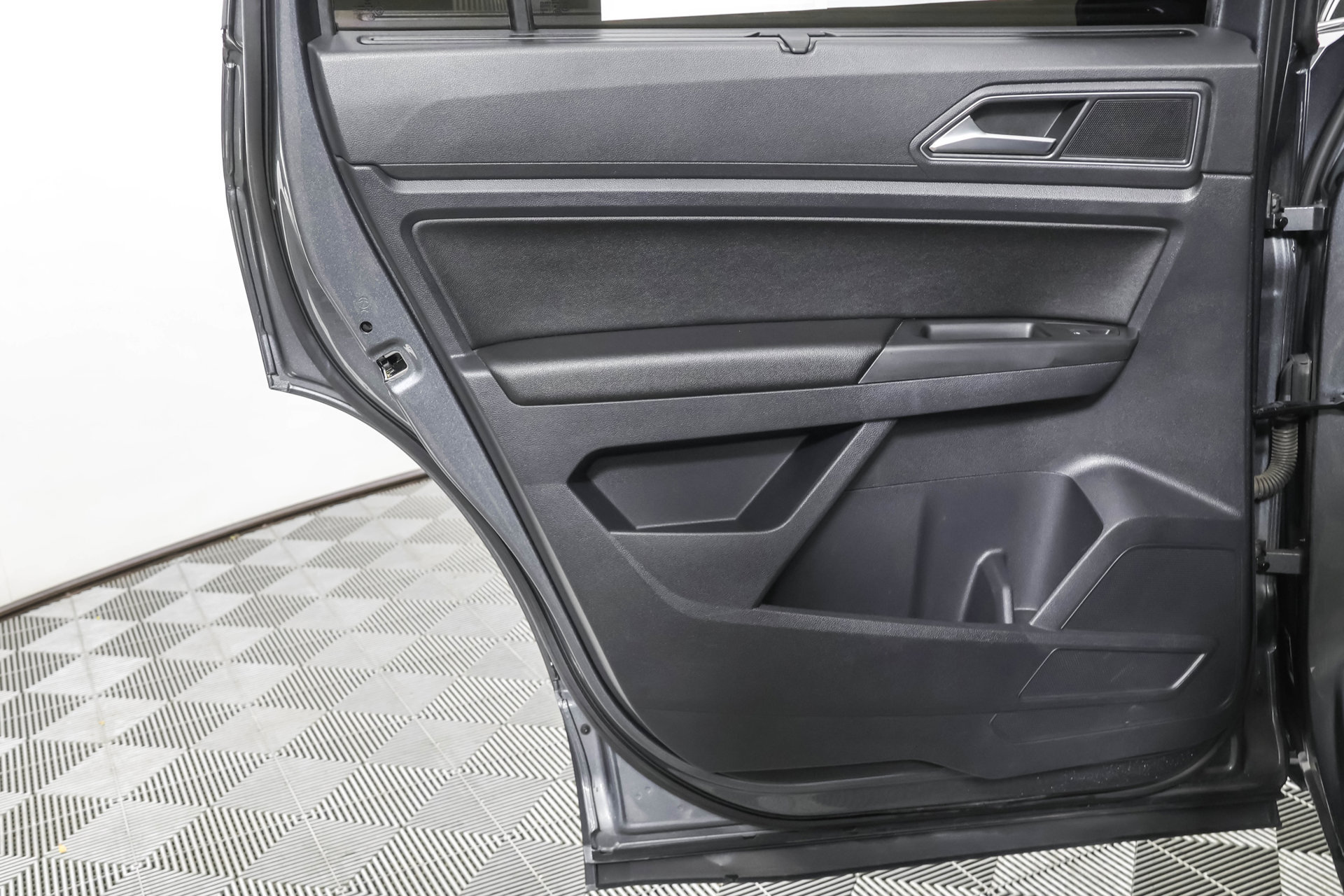 Used 2018 Volkswagen Atlas SE AWD/4WD image 40