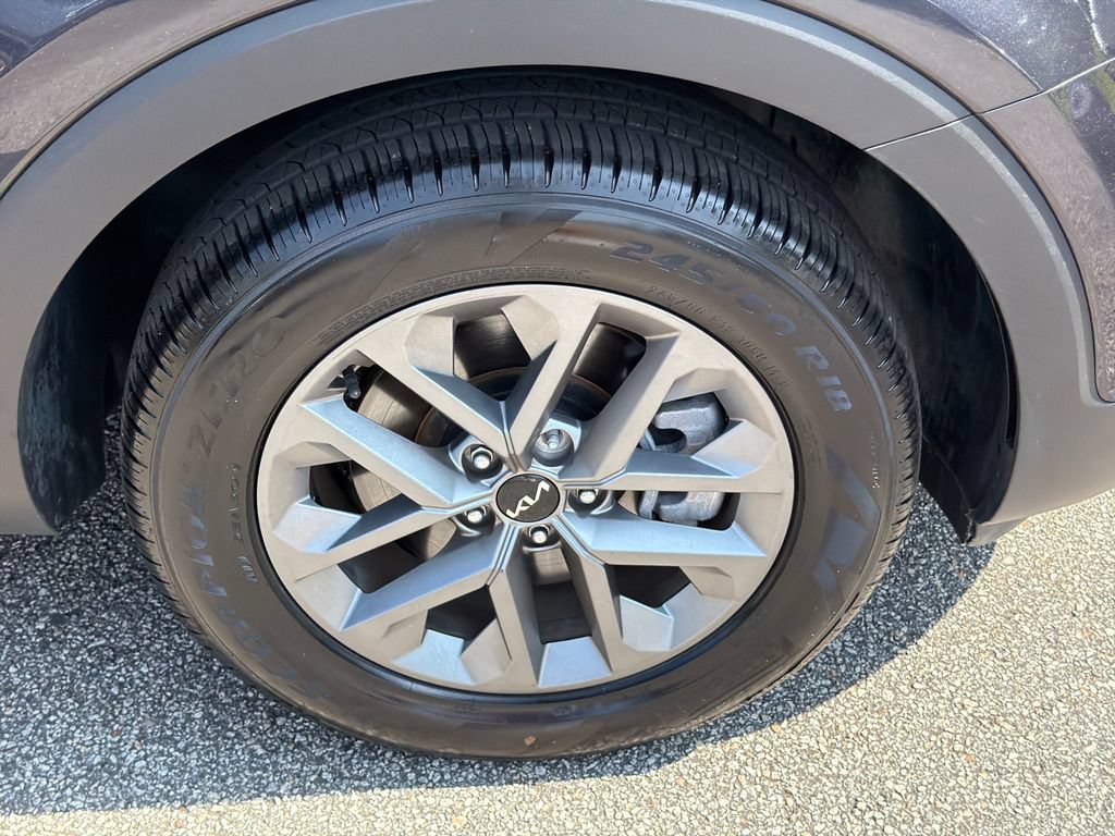 Used 2025 Kia Telluride LX FWD image 12