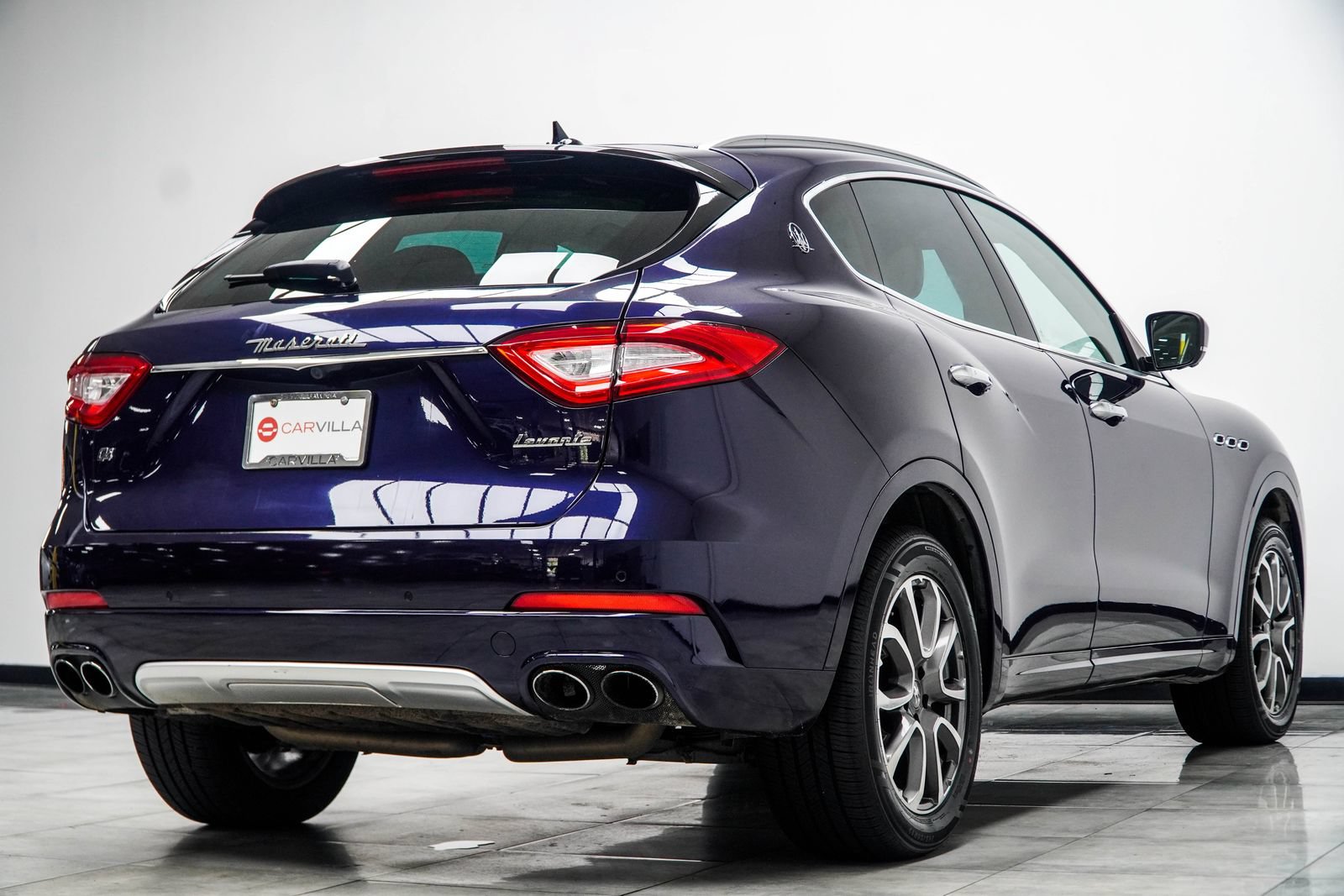 Used 2017 Maserati Levante w/ Luxury Package AWD/4WD image 11