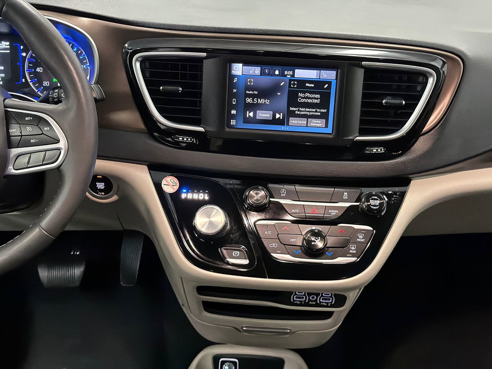 Used 2022 Chrysler Voyager LX image 18