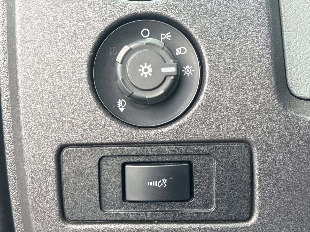 Used 2013 Ford F150 XLT w/ Luxury Equipment Group image 17