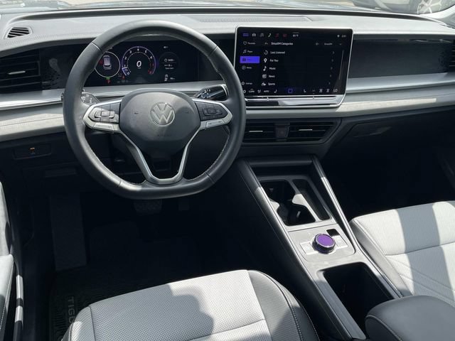Certified 2026 Volkswagen Tiguan SE w/ Panoramic Sunroof Package FWD image 6