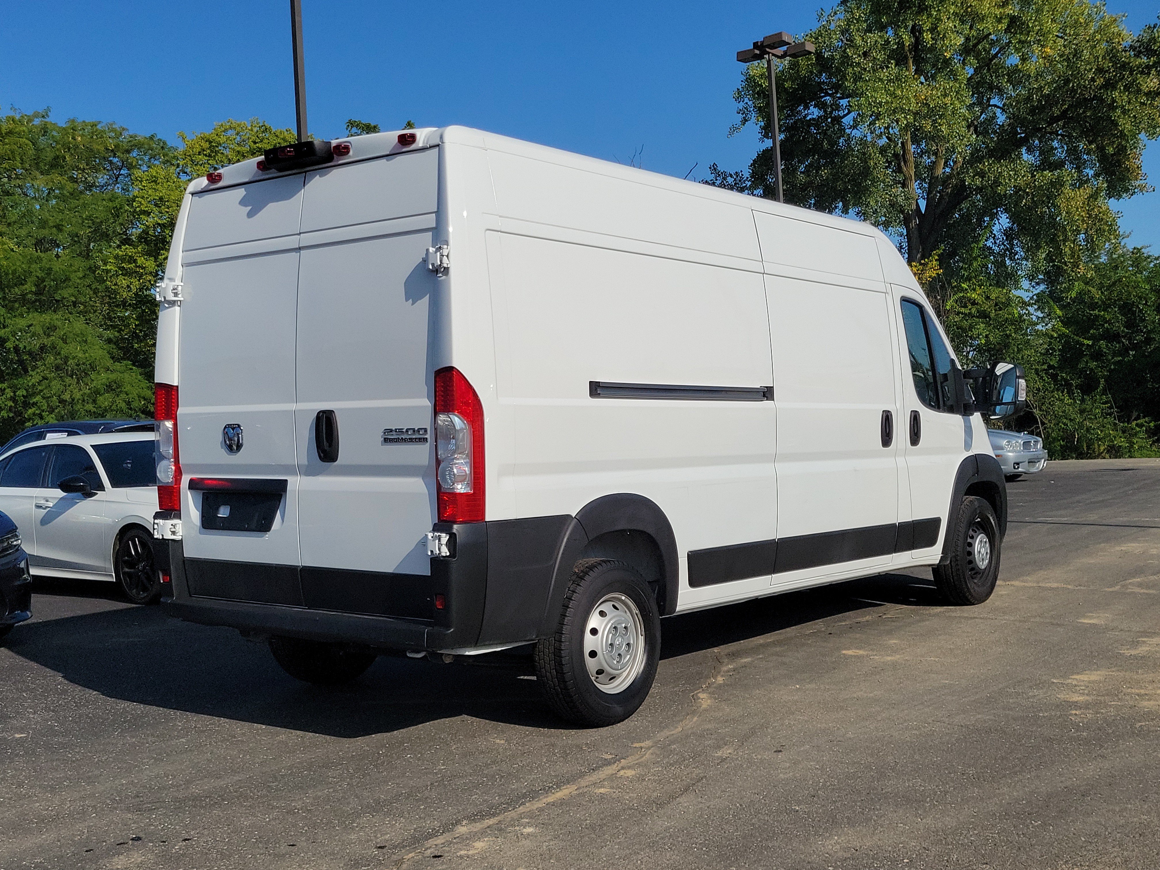 Used 2023 RAM ProMaster 2500 FWD image 4