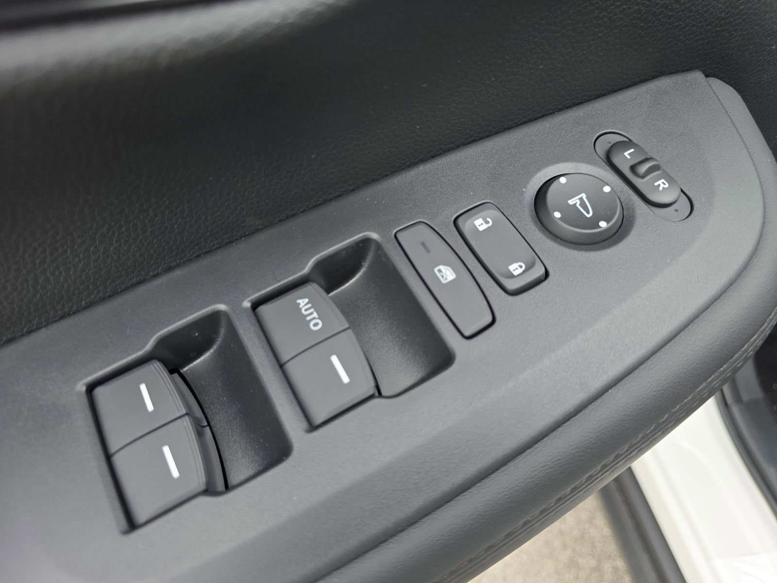 New 2025 Honda HR-V LX image 21