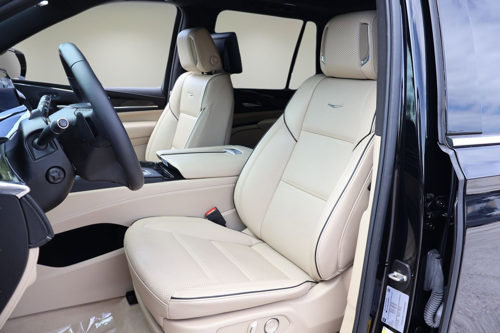 Certified 2023 Cadillac Escalade Premium Luxury AWD/4WD image 11