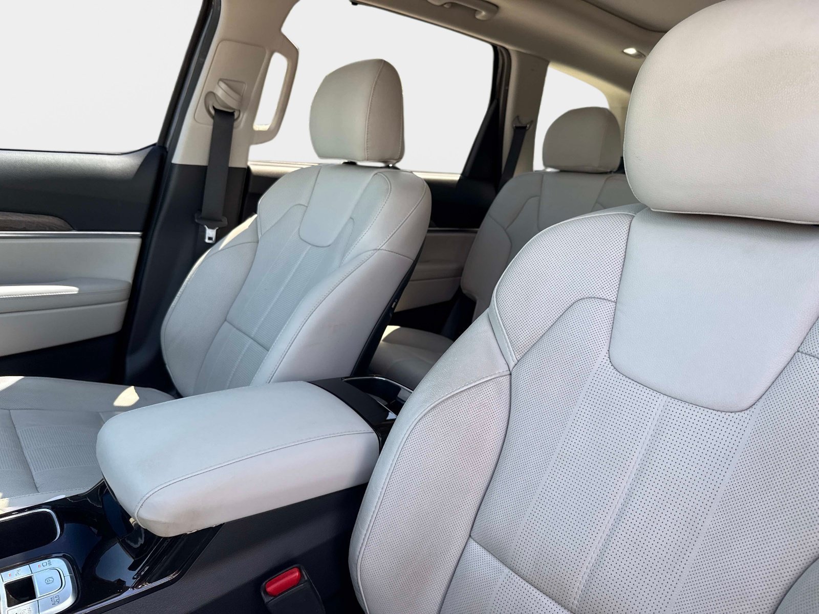 Used 2020 Kia Telluride SX w/ Towing Package FWD image 21