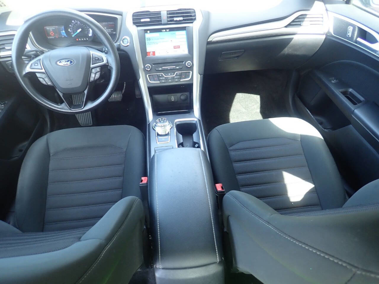 Used 2018 Ford Fusion SE w/ Fusion SE Technology Package image 14