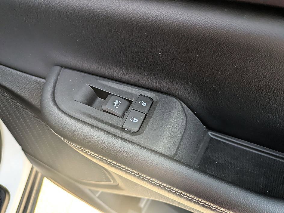 Used 2024 Jeep Grand Cherokee L Altitude image 37