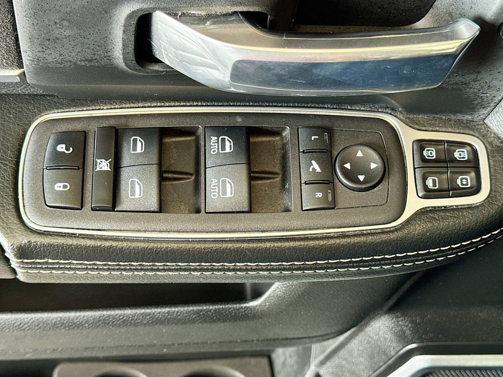 Used 2023 RAM 3500 Laramie AWD/4WD image 19