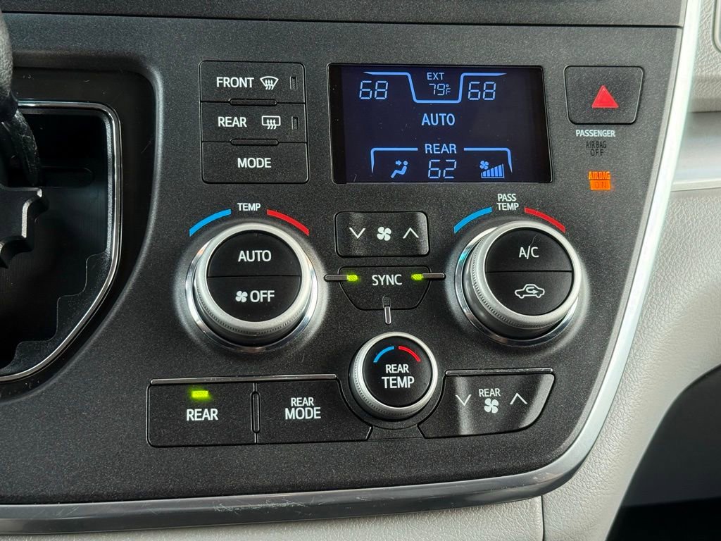 Used 2017 Toyota Sienna LE image 37