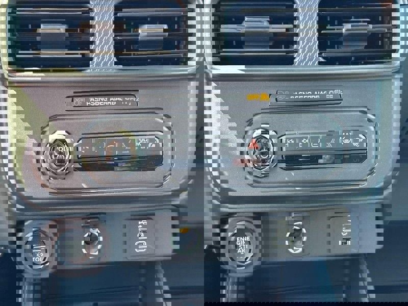 New 2025 Ford Maverick XLT w/ XLT Luxury Package image 17