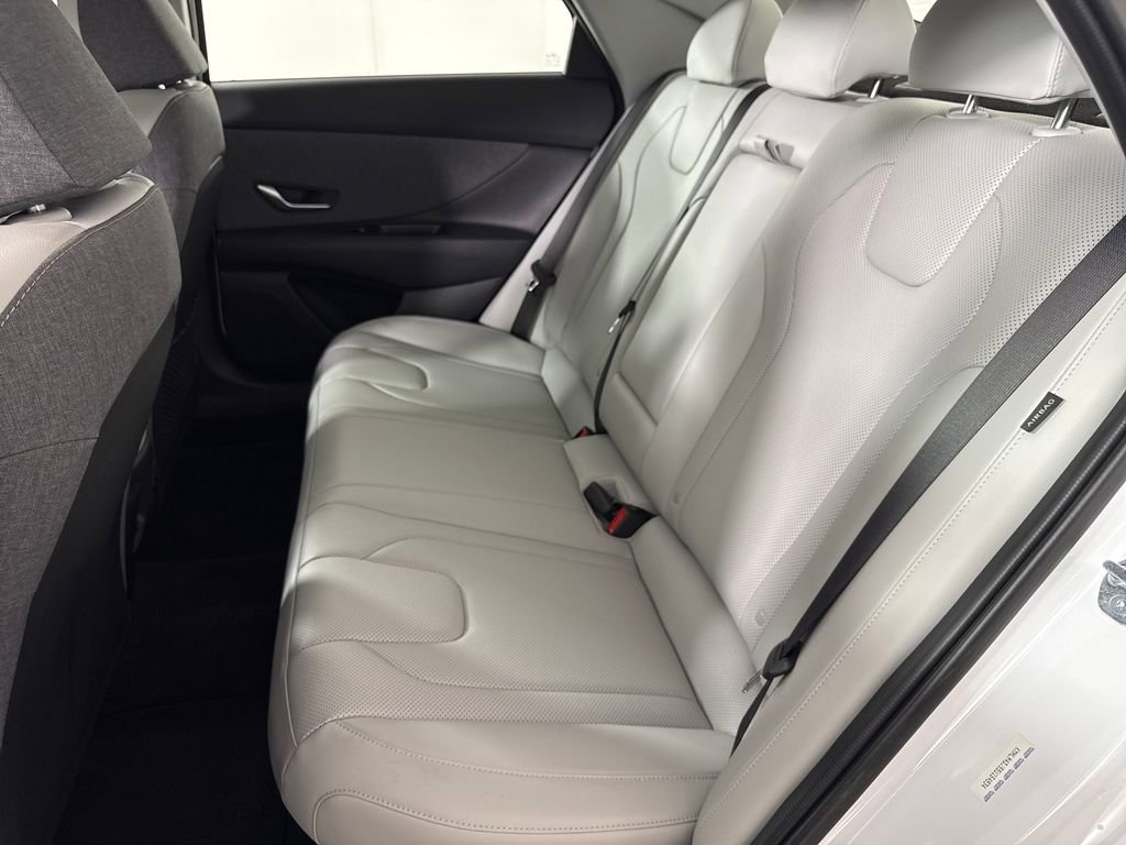 Used 2025 Hyundai Elantra Limited FWD image 15