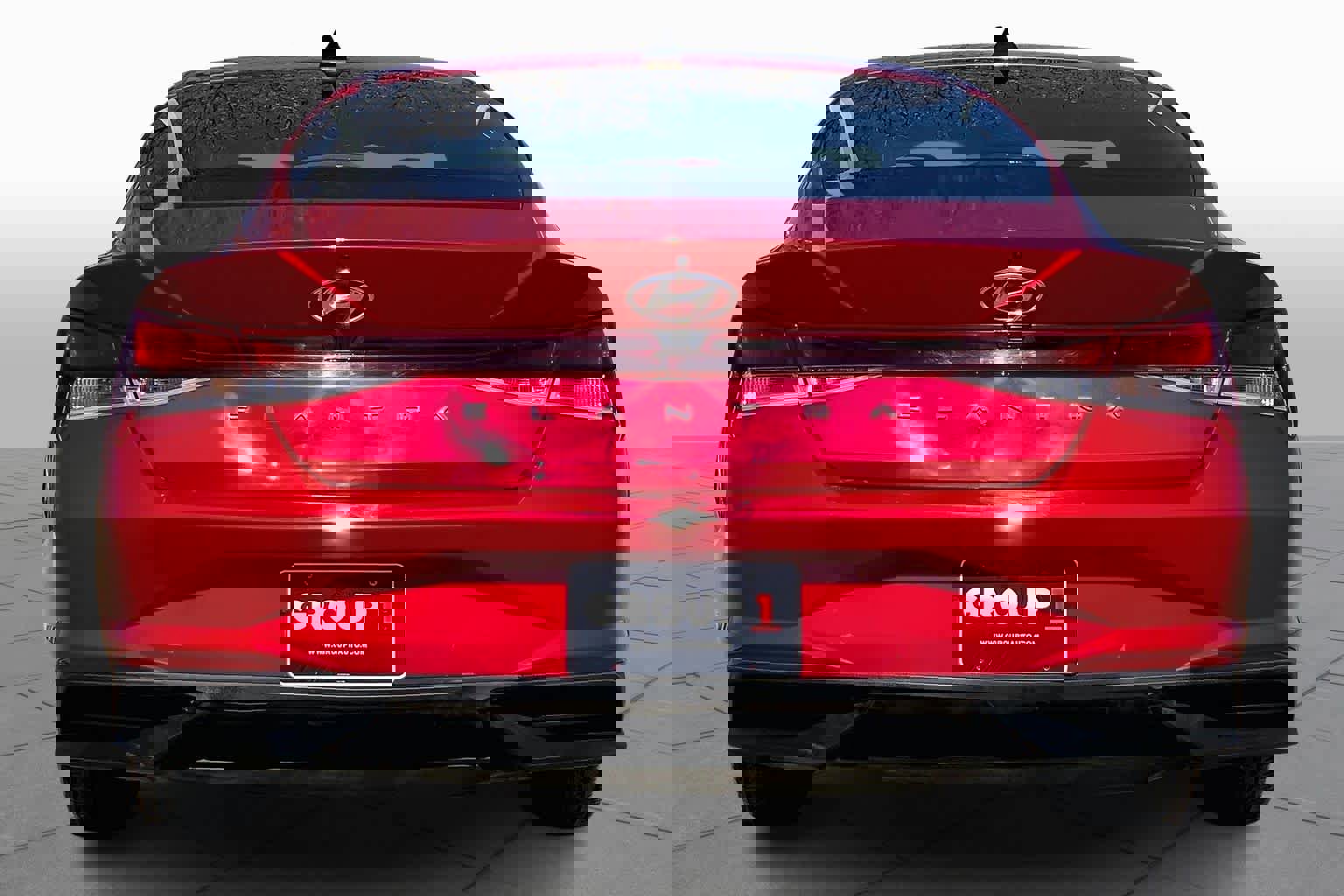 Used 2023 Hyundai Elantra SEL w/ Preferred Accessory Package FWD image 5