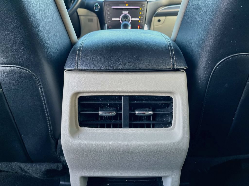 Used 2015 Ford Edge Titanium w/ Technology Package FWD image 25