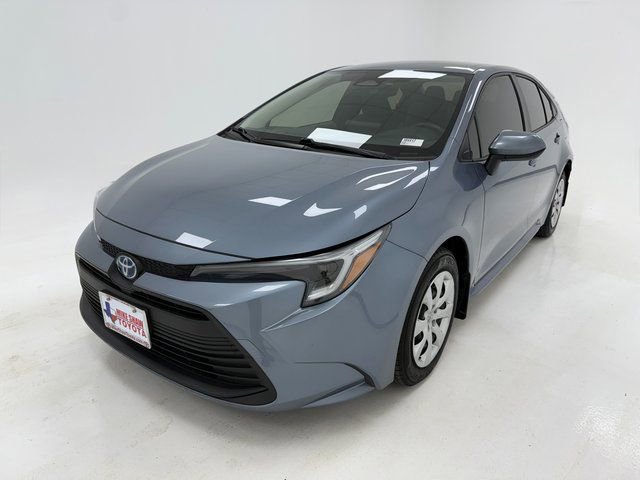 Used 2025 Toyota Corolla LE image 4