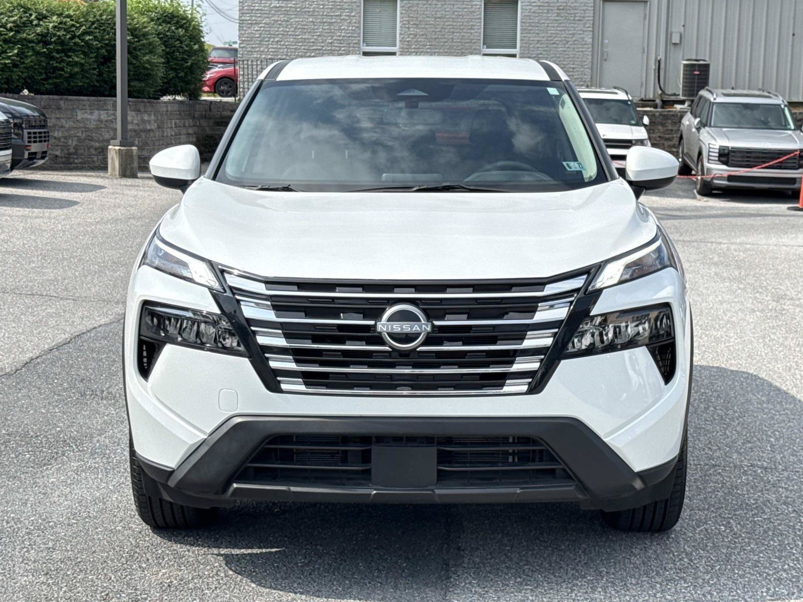 Used 2025 Nissan Rogue SV FWD image 29