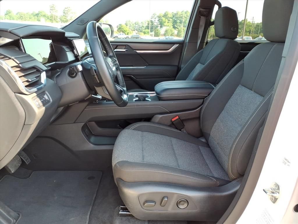 Used 2025 GMC Acadia Elevation AWD/4WD image 3
