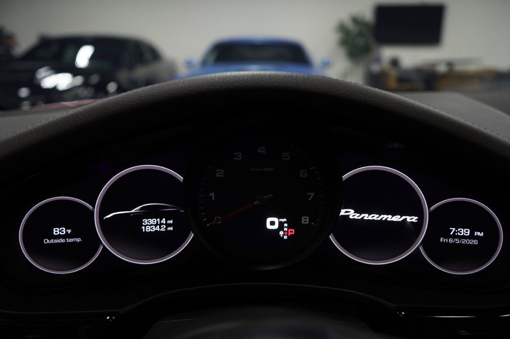 Used 2020 Porsche Panamera RWD image 14