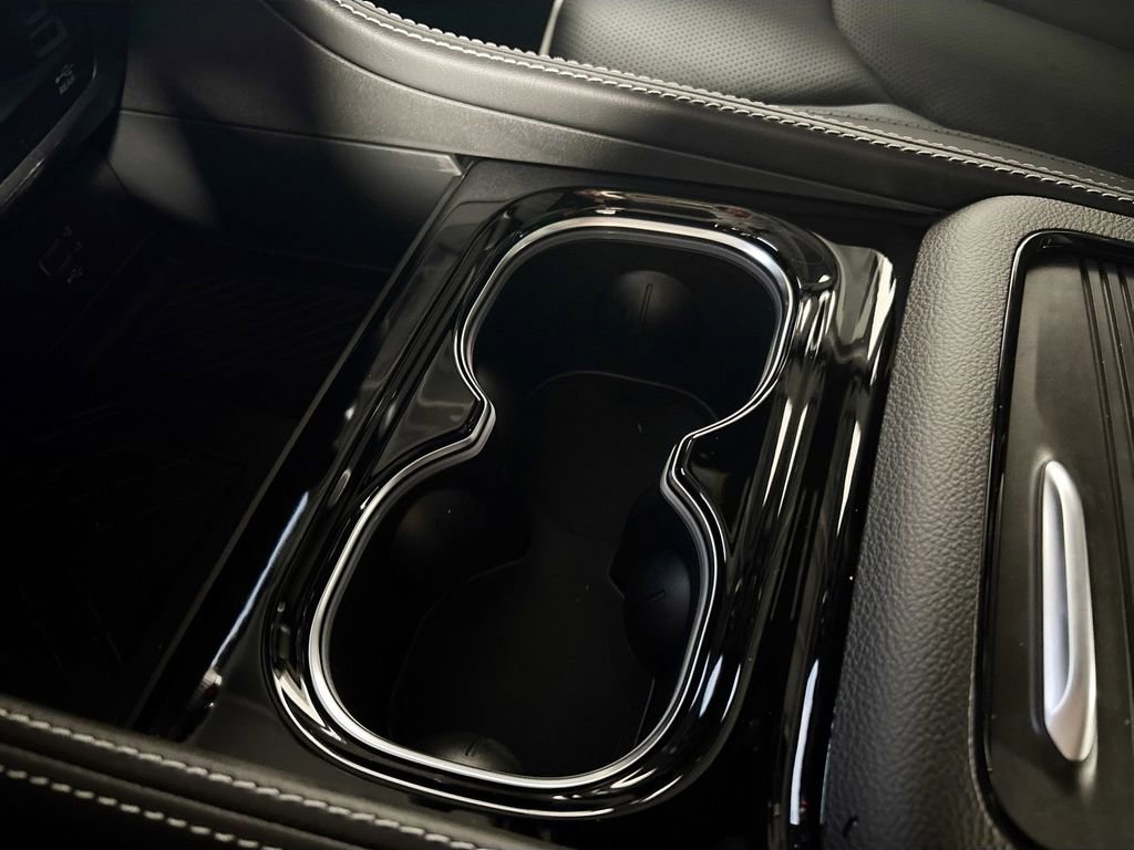 New 2026 Chrysler Pacifica Limited w/ Uconnect Theater Family Group image 15