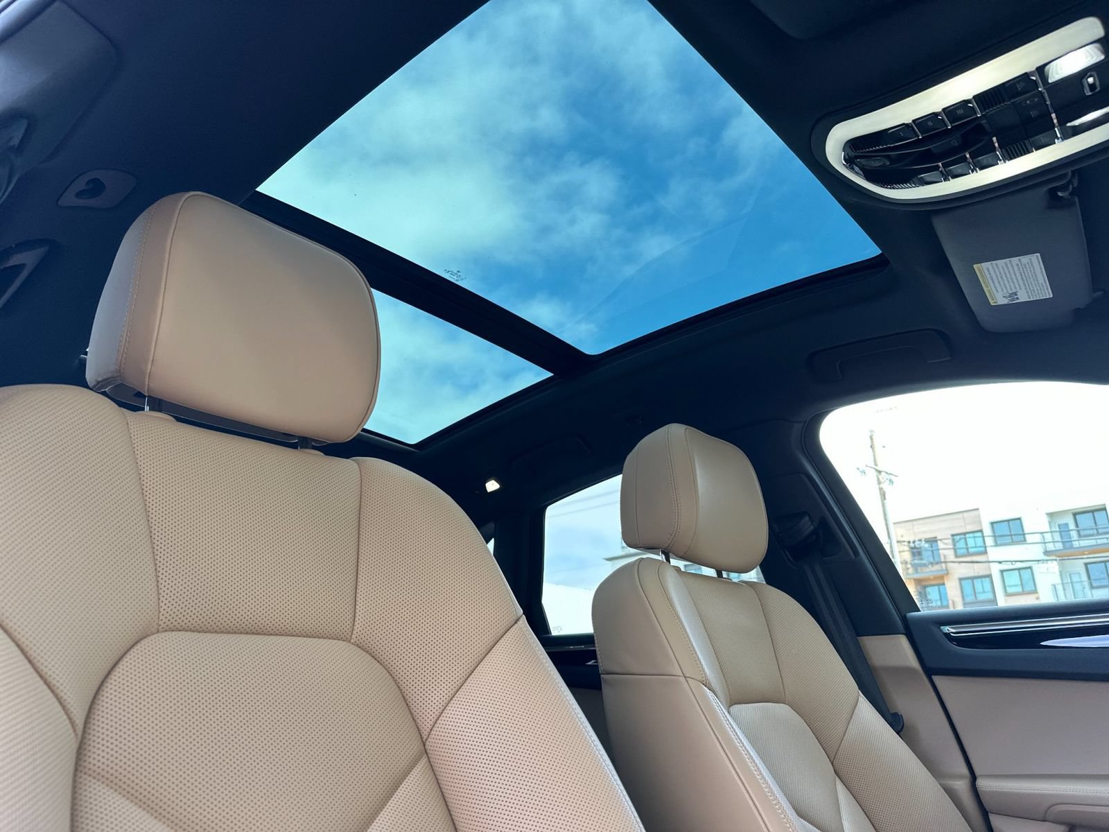 Certified 2026 Porsche Macan AWD/4WD image 19