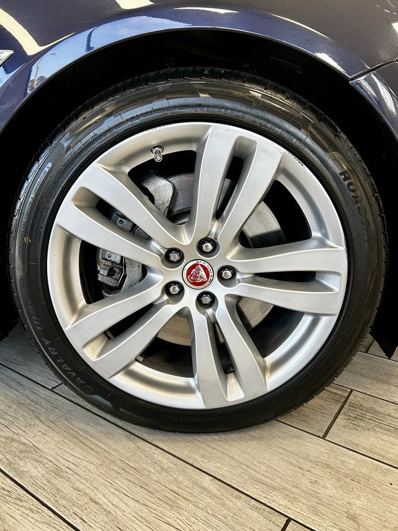 Used 2016 Jaguar XJ L Portfolio RWD image 18