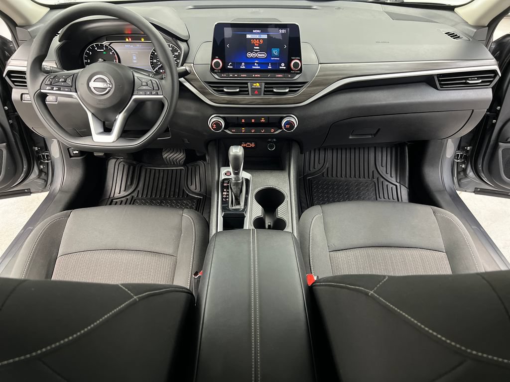 Used 2025 Nissan Altima 2.5 SV FWD image 39