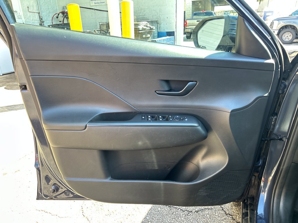 Used 2025 Hyundai Kona SEL FWD image 9