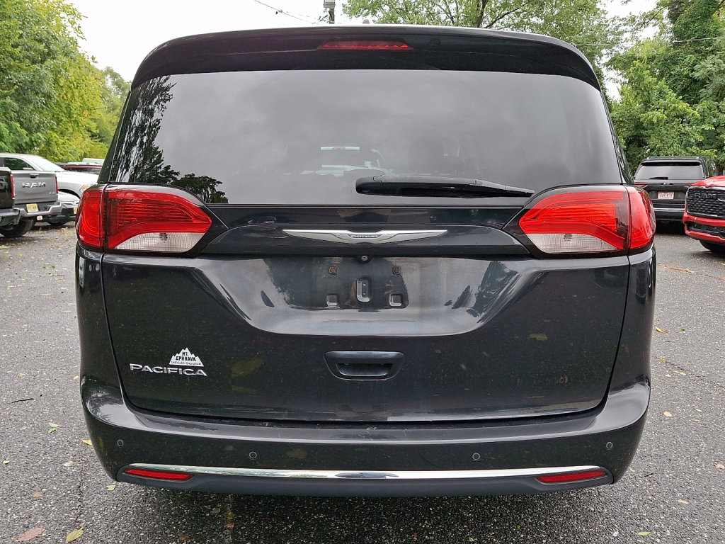 Used 2017 Chrysler Pacifica Touring-L FWD image 4
