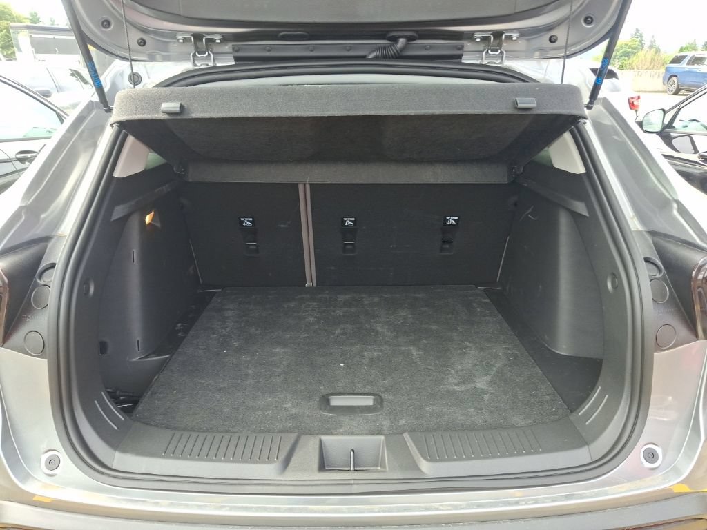 Used 2026 Chevrolet Trax ACTIV w/ Sunroof Package FWD image 8
