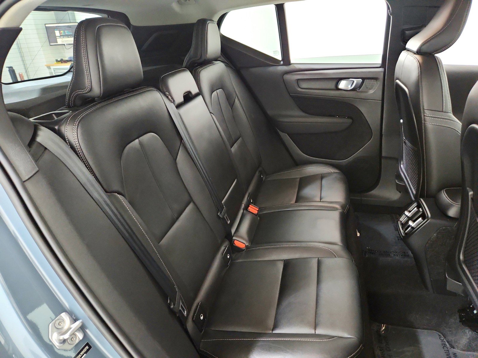 Used 2021 Volvo XC40 T5 Momentum image 24